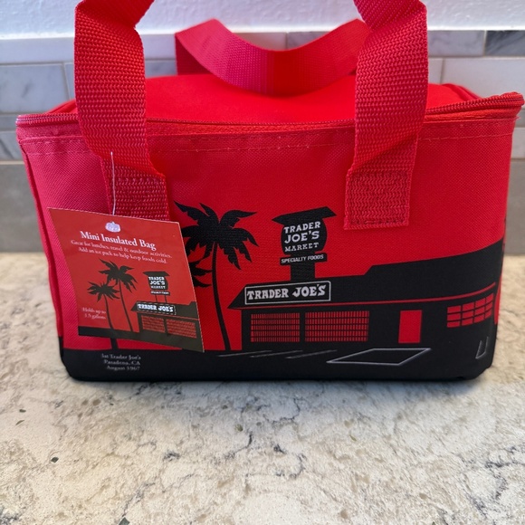 NWT -RED Trader‎ Joe's Mini insulated Bag - Picture 1 of 10
